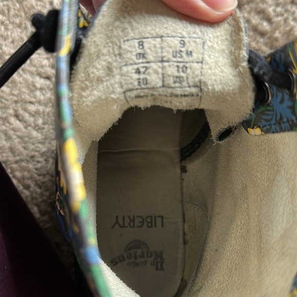 DR. MARTENS X LIBERTY LONDON STRAWBERRY THIEF BOOTS - Picture 2 of 12